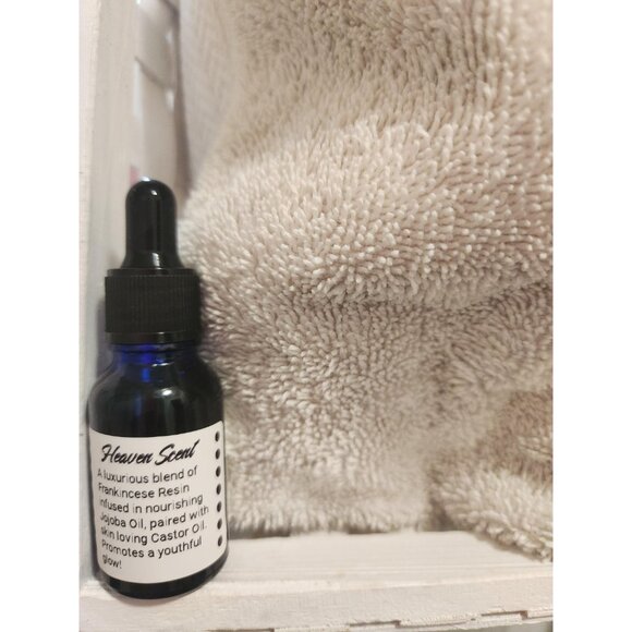 Canadian Frankincense Face Oil: Natural Aromatherapy Skincare Blend - Picture 7 of 10